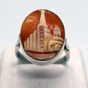 ANELLO IN ARGENTO CON CAMMEO DI CORNIOLA RAFFIGURANTE TEMPIO DI ROMA